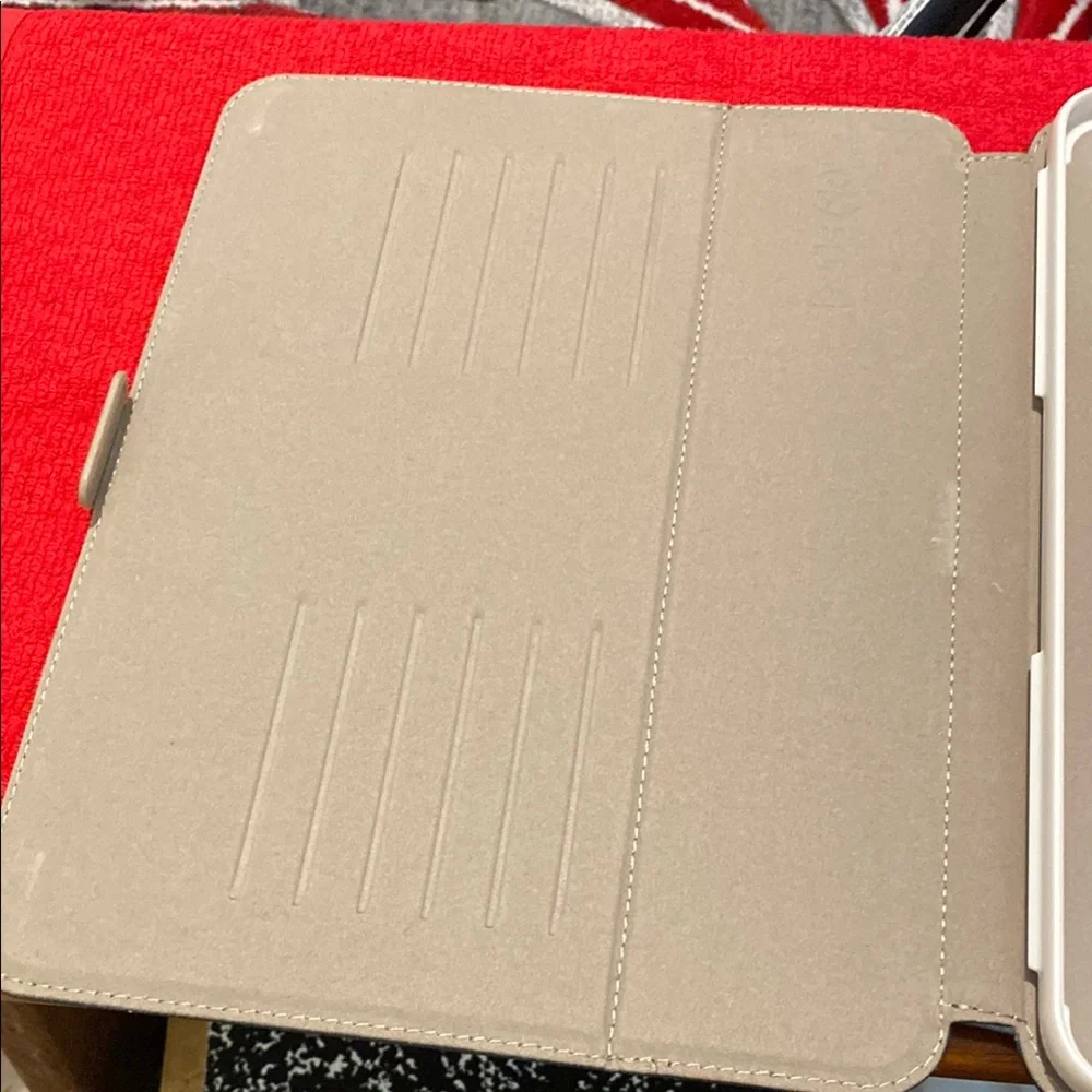 Speck Black Tablet Case
